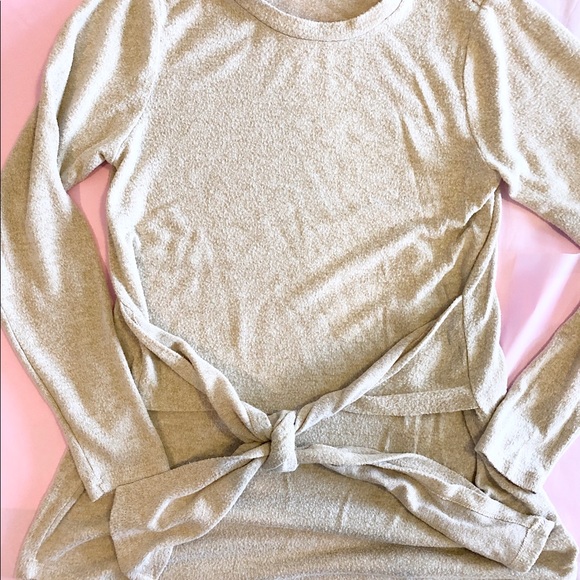 Women’s Sweater - Picture 3 of 4